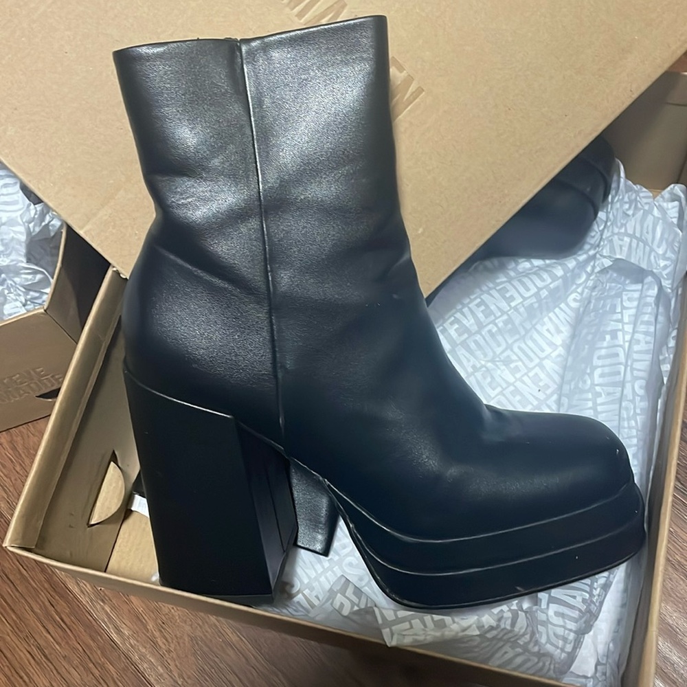 Black Steve Madden platform boots